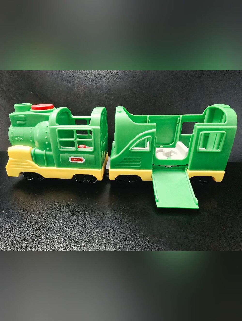 Fisher-Price Little People Friendly Passengers Train DYF20 - Picture 2 of 4